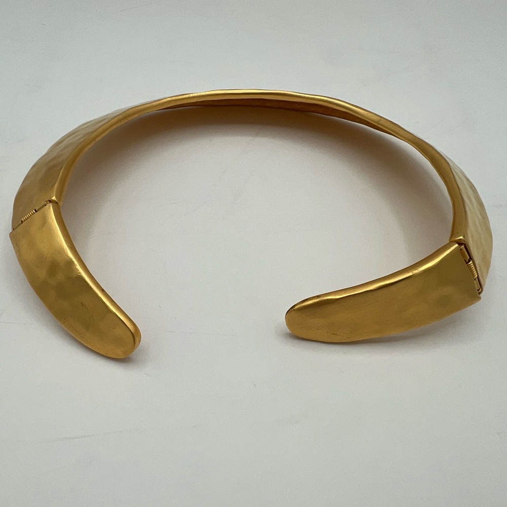 Givenchy 1980’s Vintage Hammered Collar Necklace - Picture 4 of 6